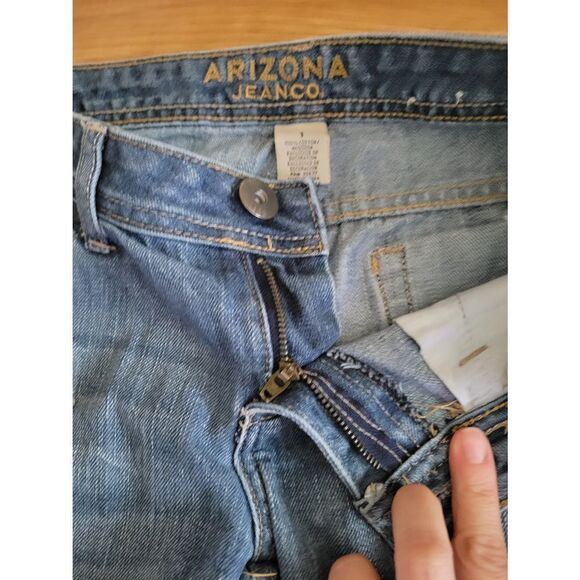 Arizona Jean Midi Shorts Juniors Roll Hem Minor‎ Distressing Size 1 - Picture 3 of 6